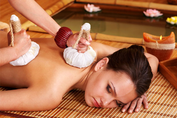 Massage thảo dược Thái Lan có tốt không? - Mỹ phẩm, Spa